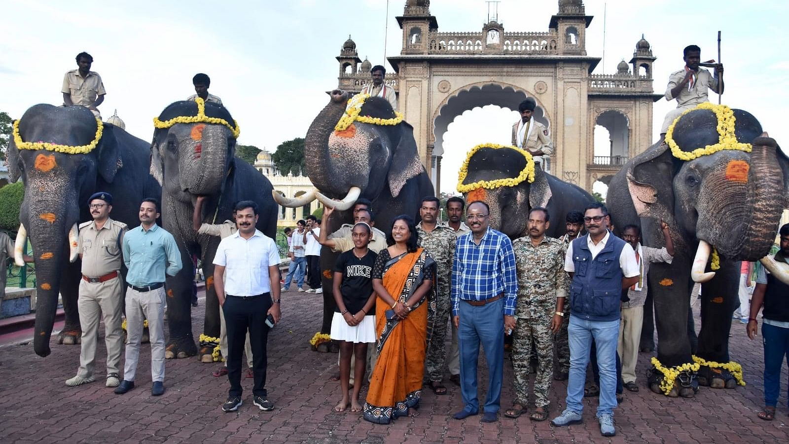 <div class="paragraphs"><p>Chief Conservator of Mysuru Circle, Malati Priya, DCF (Wildlife), Mysuru division, I B Prabhugowda, RFO Santhosh Hoogar, Mysuru Palace Board Deputy Director T S Subramanya welcome second batch of five Dasara Elephants at Jayamarthanda gate of Mysuru Palace on Thursday evening. </p></div>